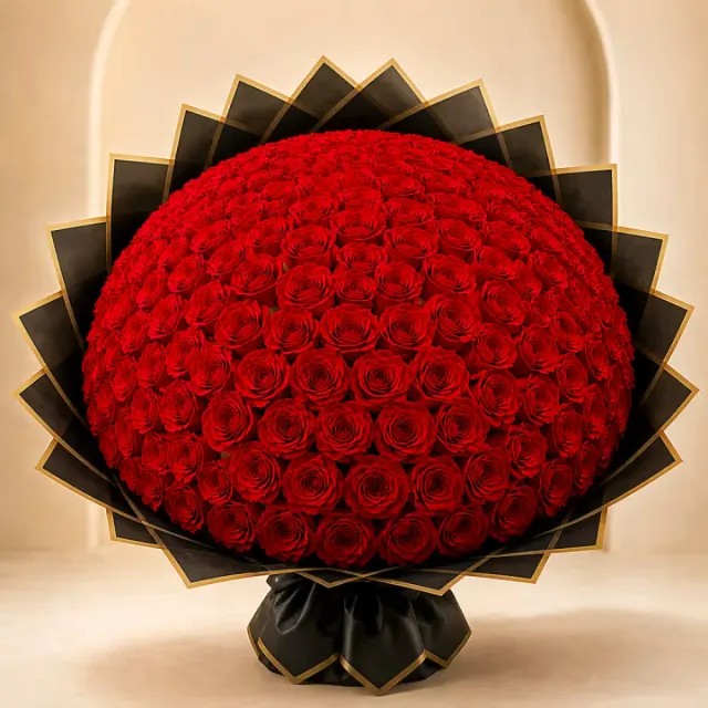 Midnight Devotion Luxury Red Rose Ramo Buchón – 100, 150 or 200 Roses