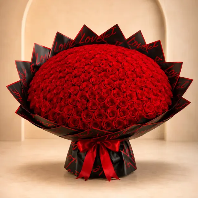 Love Divine Luxury Red Rose Ramo Buchón – 100, 150 or 200 Roses