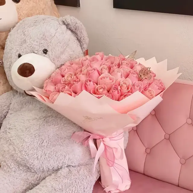 100 Wrap pink roses