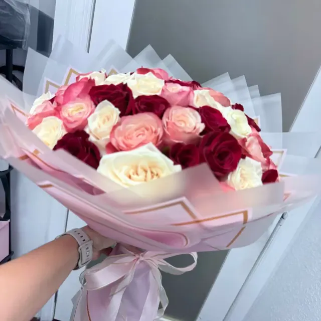 50 Roses Wrap