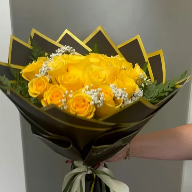 24 Yellow wrap roses
