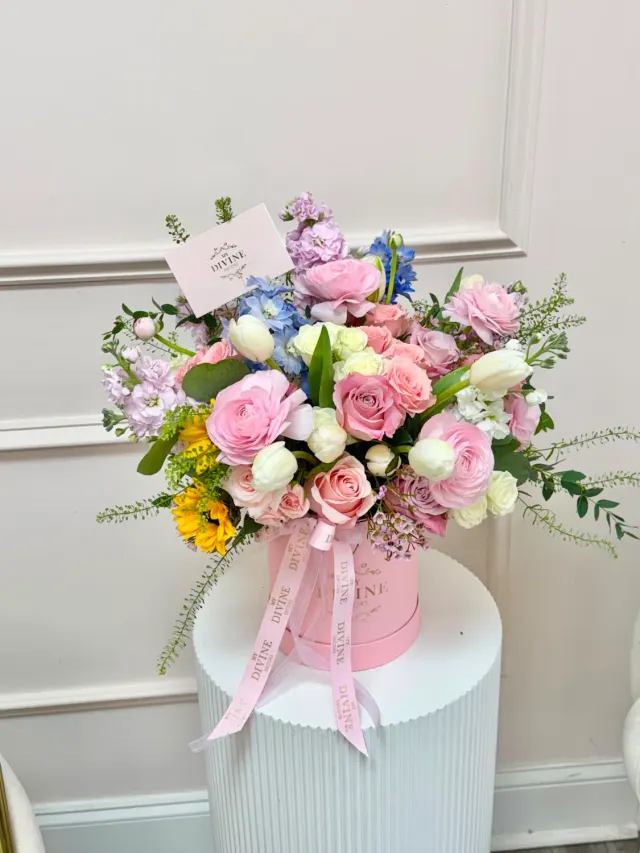 Medium Soft Petals Bloom Box