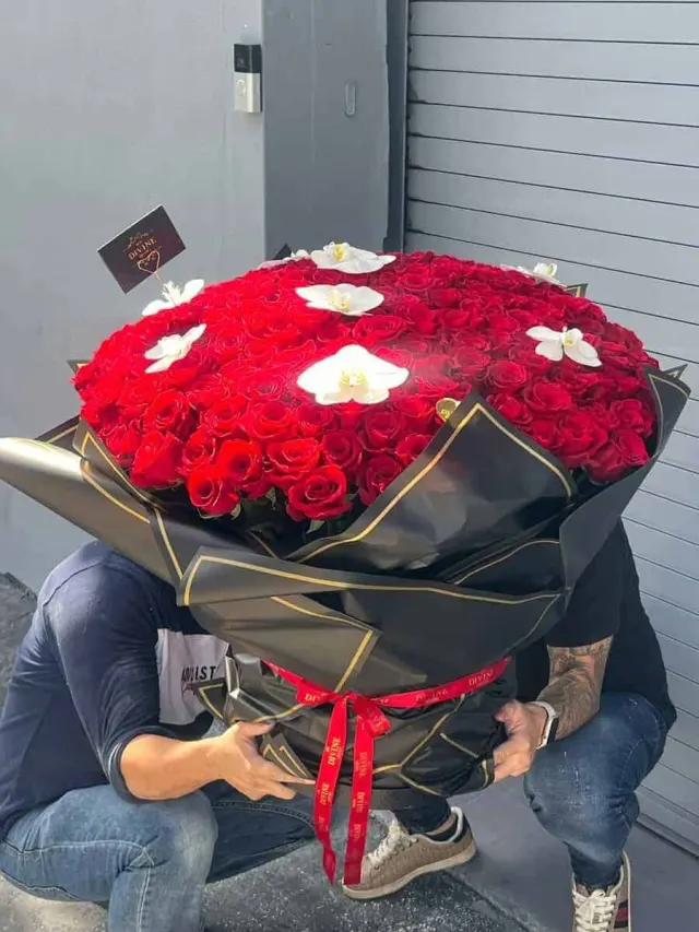 Ramo Épico de 200 Rosas Premium con Orquídeas