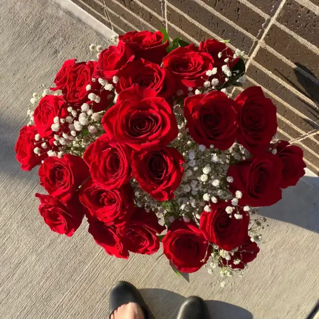 1 Dozen Roses with Love