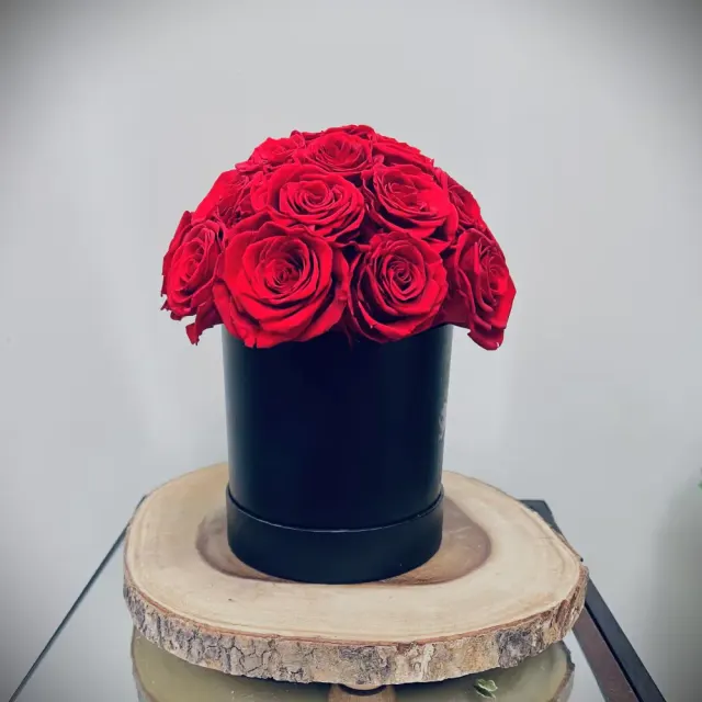 Preserved Roses, 25 Stem Round Box