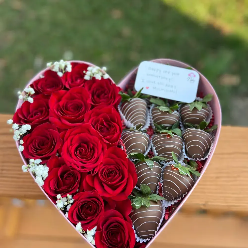 Amor Box with Roses