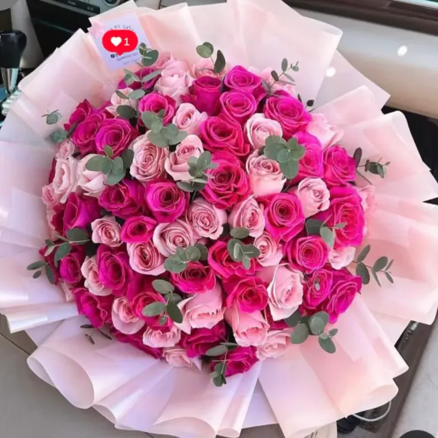 Lovely pink Ramo Buchon