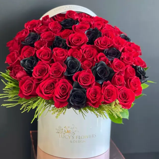Black & Red Signature Rose Box