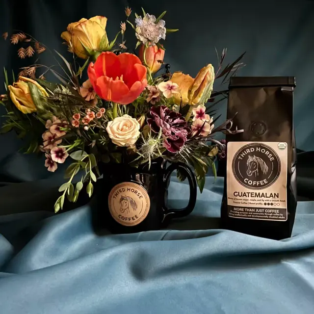 “Coffee Date” - FLOWER AND COFFEE GIFT PACK