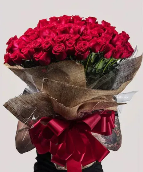 100 Wrapped Roses