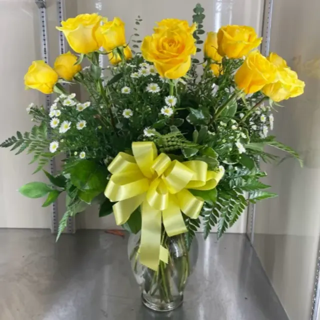 12 Yellow Roses