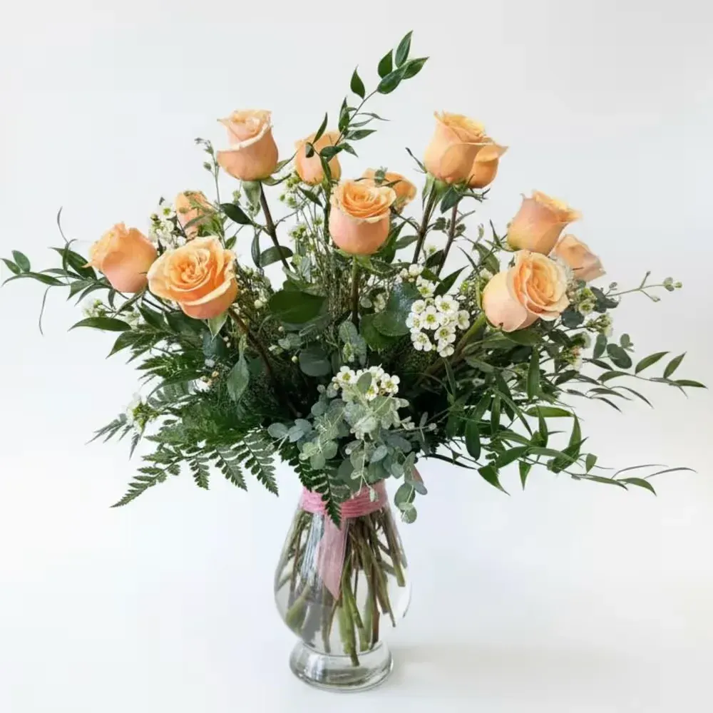 Classic Dozen Peach Roses in Vase