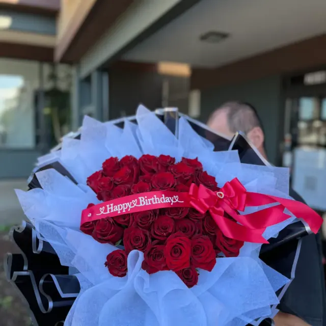 Happy Birthday 35 roses bouquet