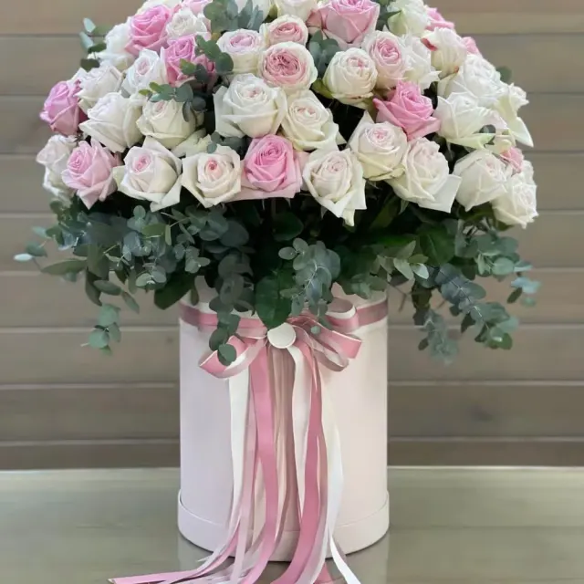 100 Pink Roses Box