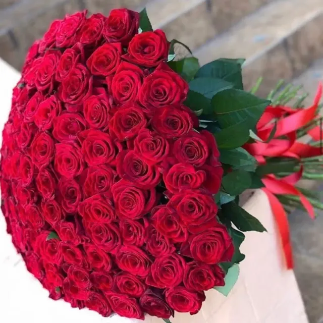 100 Red Roses Bouquet