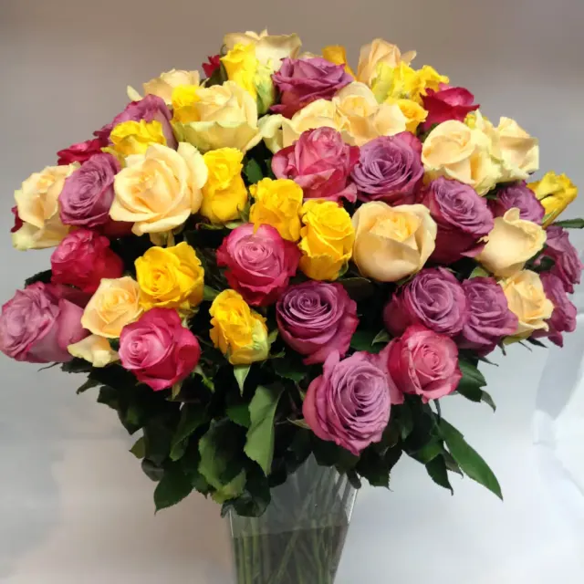 100 Spring Roses (Pre-order)