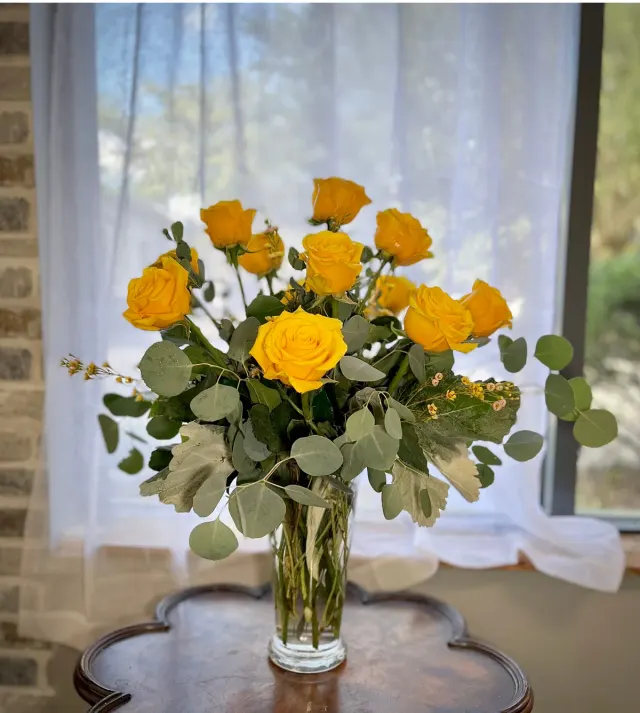 One Dozen Yellow Roses