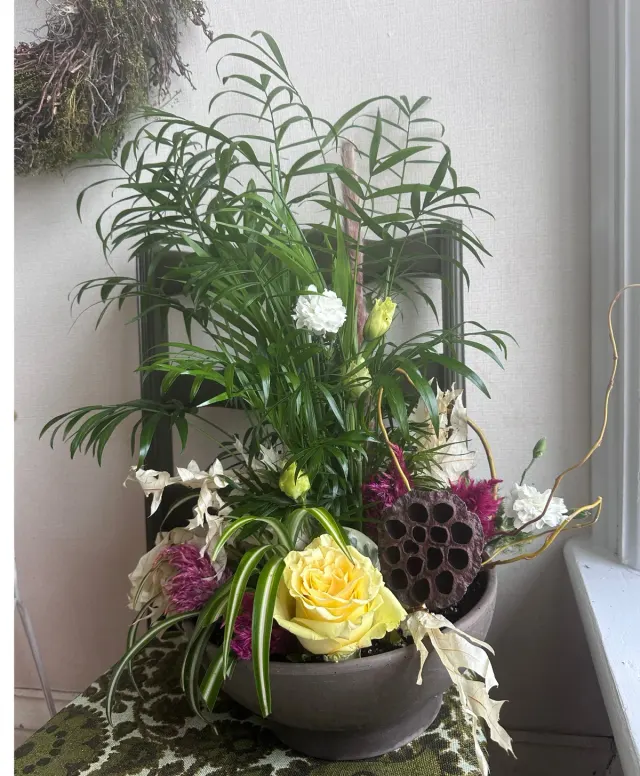 Roots Signature Garden Blooming Planter