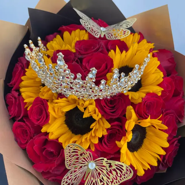 Roses, sunflower and crown buchon