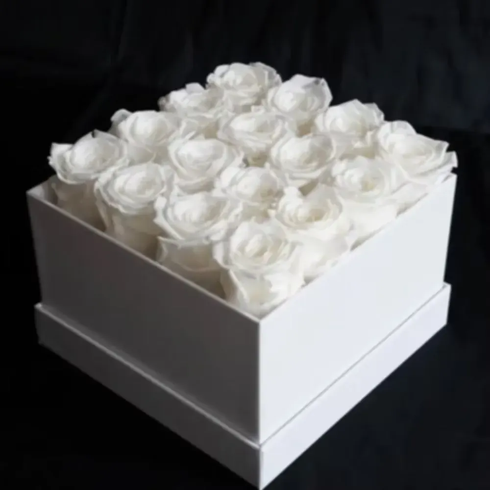 Graceful White 16 Forever Roses