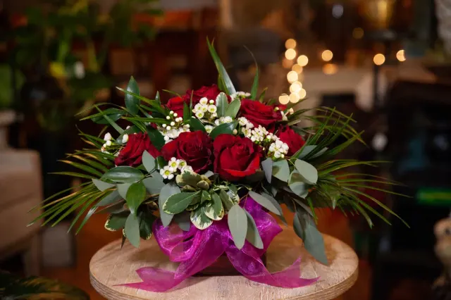 1 Dozen Roses (Compact)