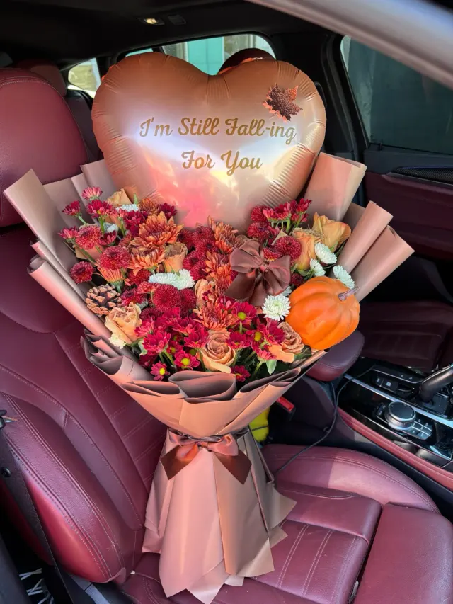 I'm Falling for You — Balloon and Flower Bouquet