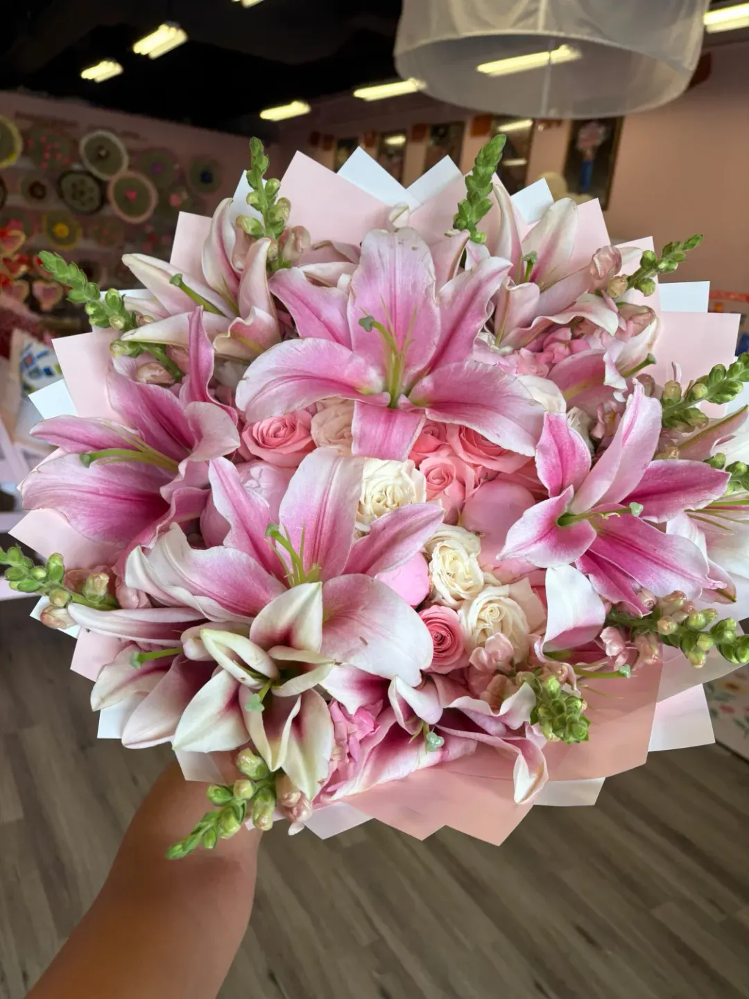 Lily Dream with 5 Peonies