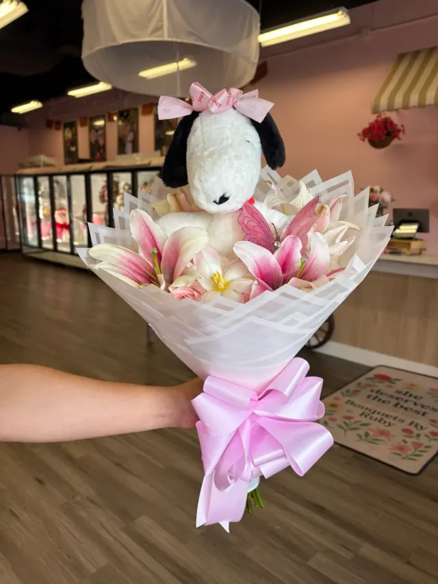 Snoopy in Lilies, Roses and Tulips