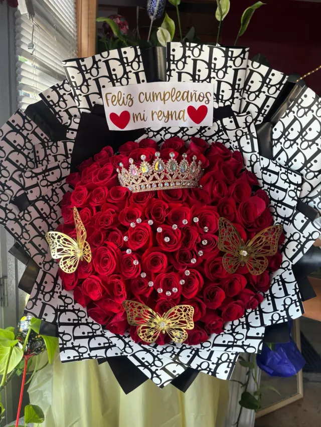 75 Roses Diamond Heart