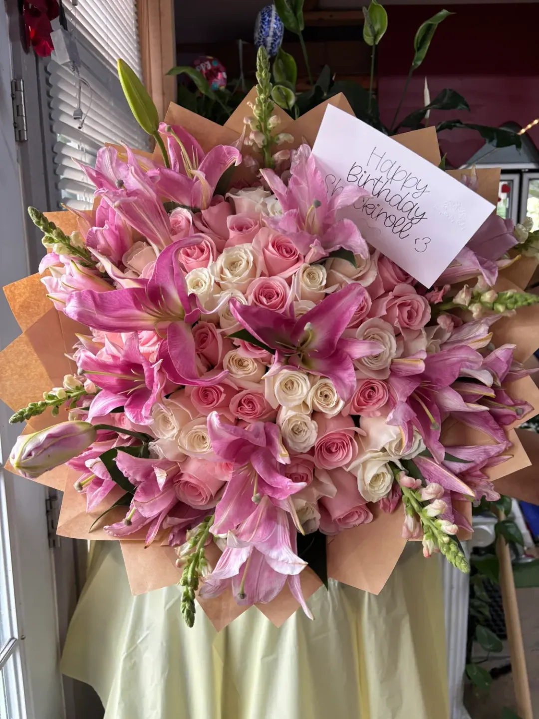 50 Roses with a Lily Rim