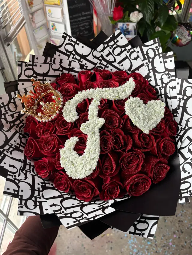 36 Glitter Roses with an Initial