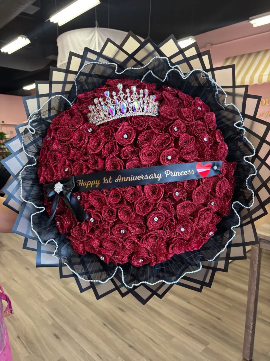 100 Long-Stem Roses with a Crown