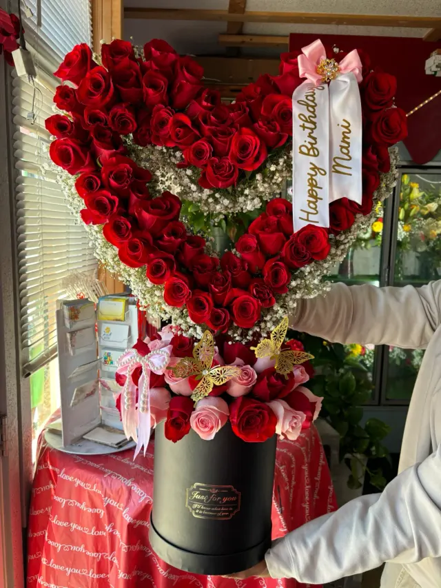 125 Roses Double-Tier Rose Garden