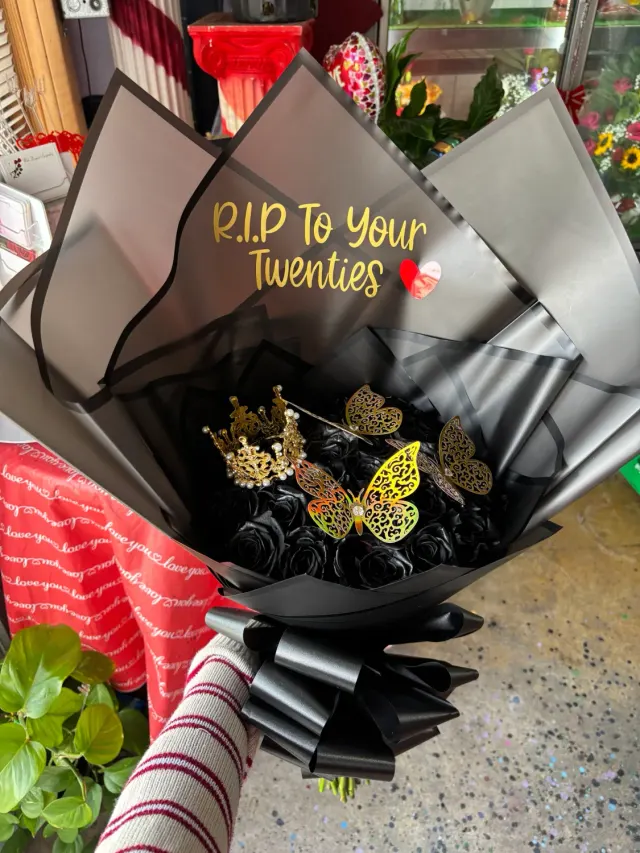 24 Black Roses Midnight Love