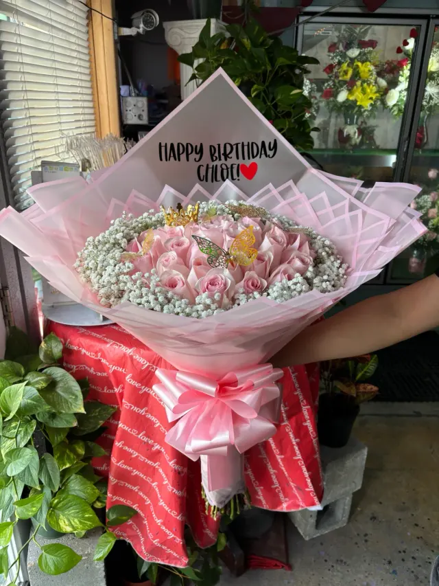 36 Pink Roses with a Baby's-Breath Rim
