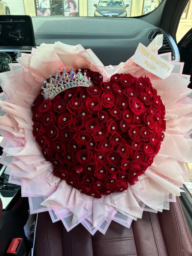 100 Roses Heart-Shaped Diamond Bouquet