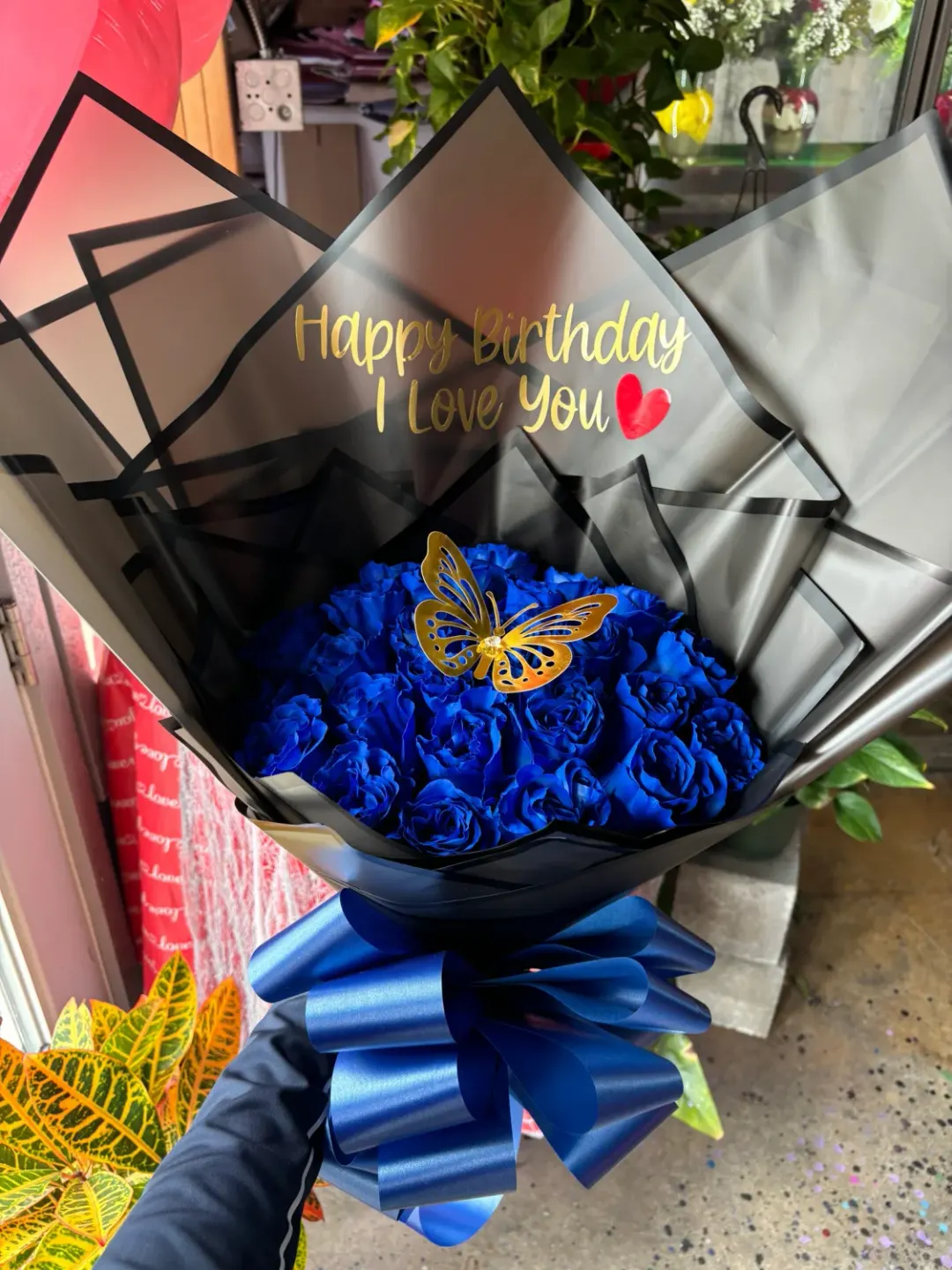 24 Blue Roses Luxury Touch