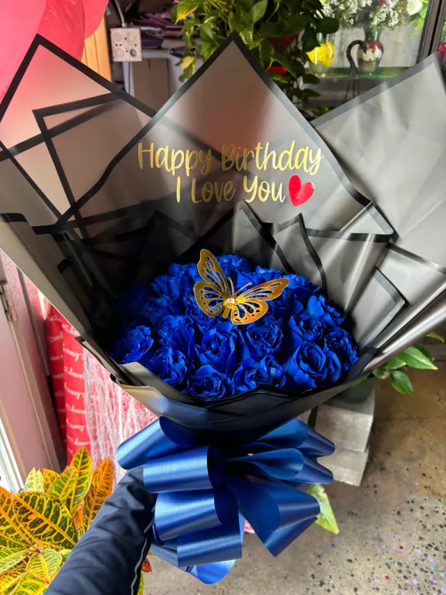 24 Blue Roses Luxury Touch
