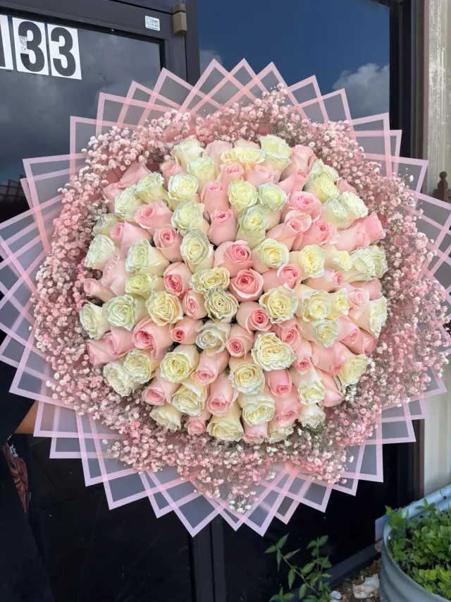 100 Pink and White Roses with Baby's Breath