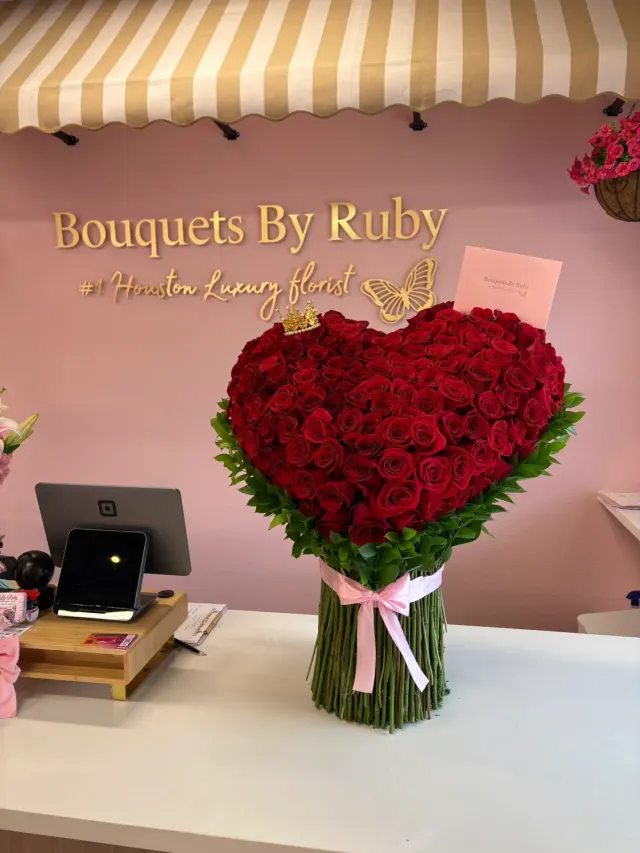Standing Heart Wood Bouquet
