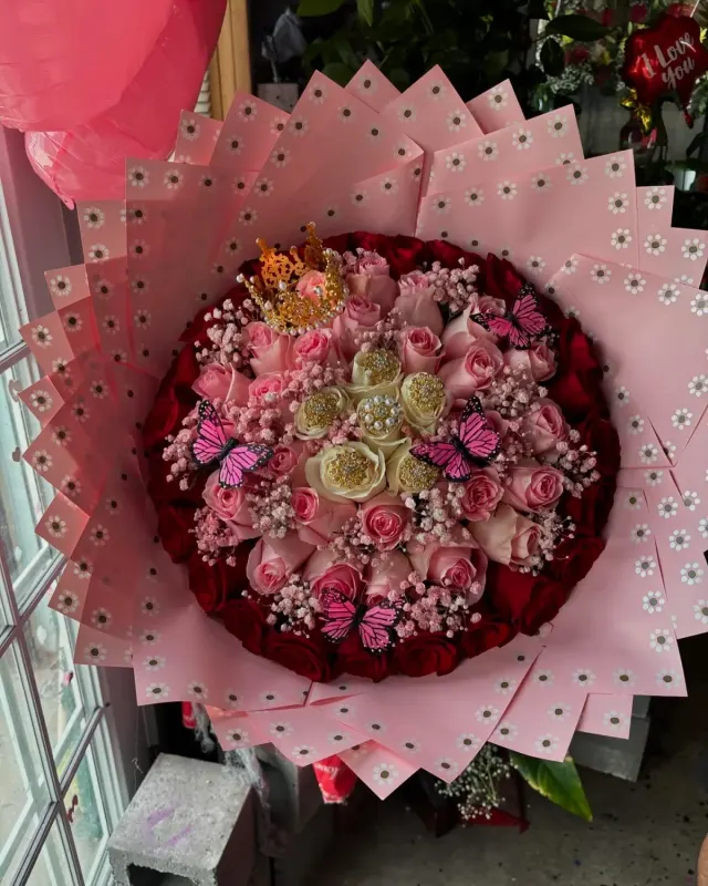 50 Roses with Circle Love Rims