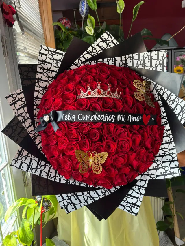 100 Spiral Love Roses for My Queen