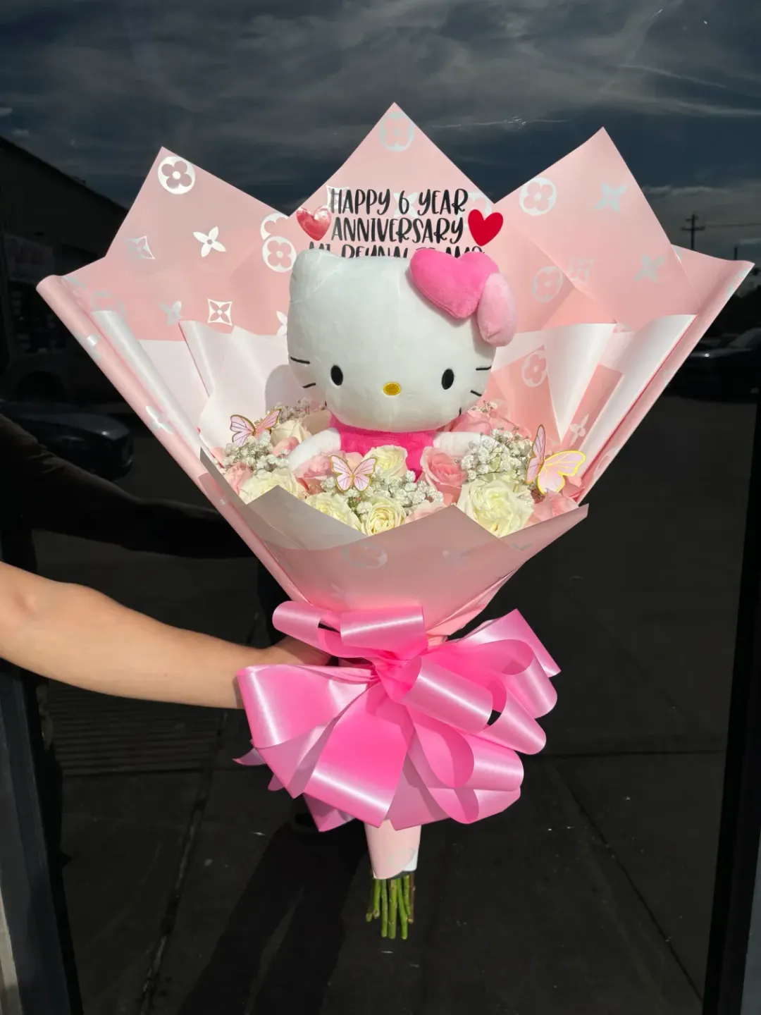 Hello Kitty 24 Pink Roses