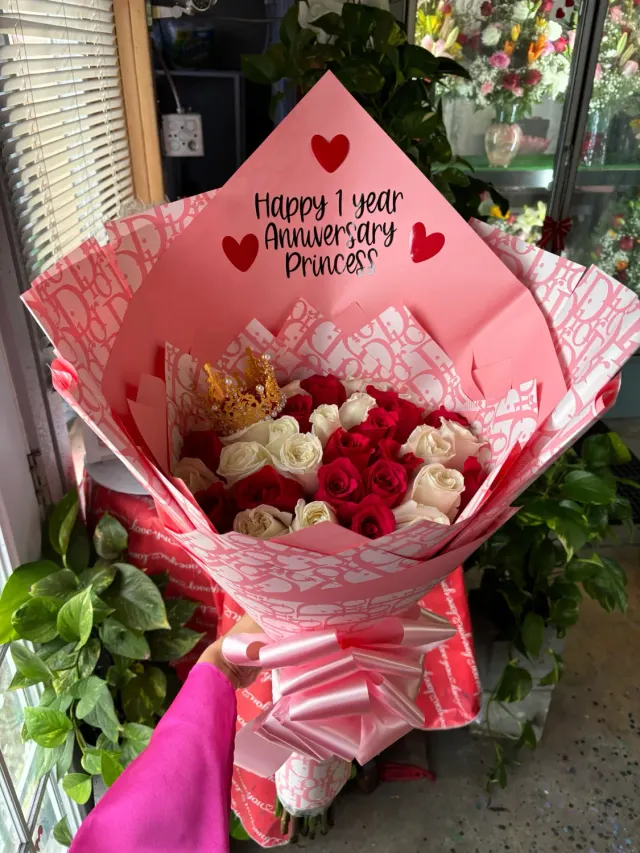 36 Hot Pink and White Roses
