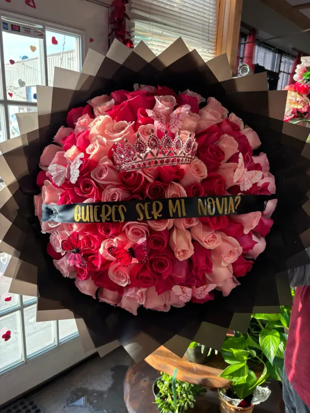 100 Roses in Pink Shades