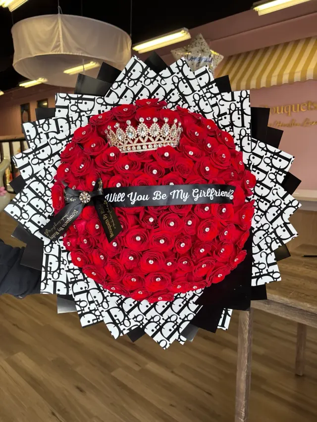 75 Red Roses Ramo Buchón with Diamonds