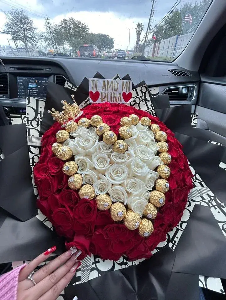 100 Roses Heart of Chocolates Deluxe