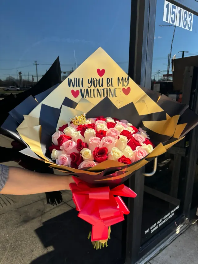 50 Roses in Three Colours with a Mini Crown