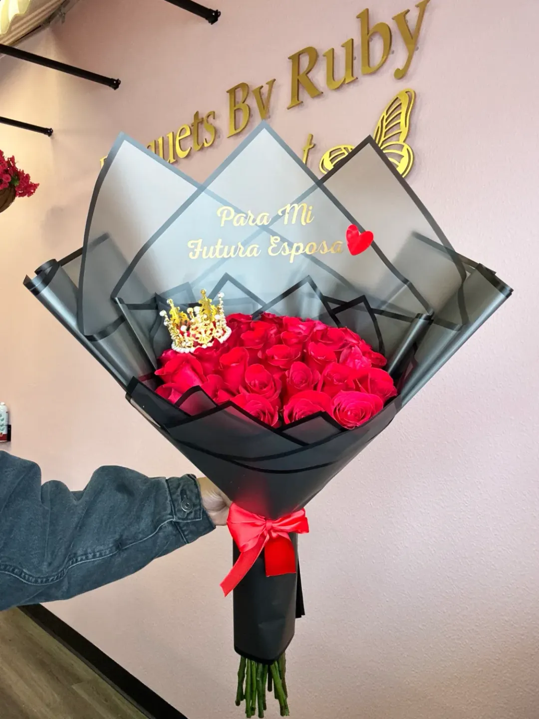 24 Roses with a Mini Crown